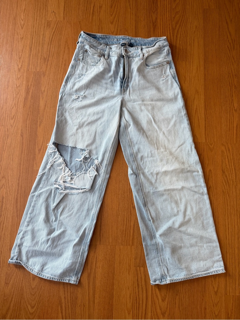 American Eagle Strigid Wide Leg Distressed Jeans Size 2 Light Wash